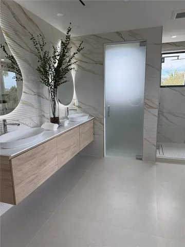 $6,655,000 | 285 Woodcrest Road, Key Biscayne, FL 33149