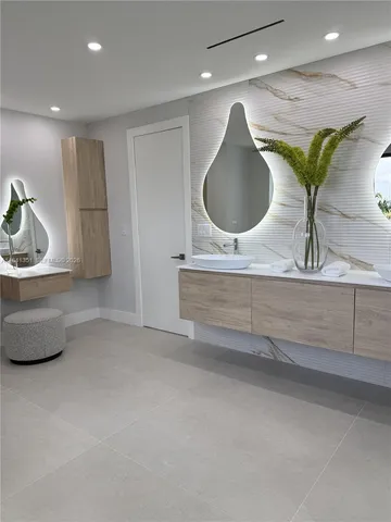 $6,655,000 | 285 Woodcrest Road, Key Biscayne, FL 33149