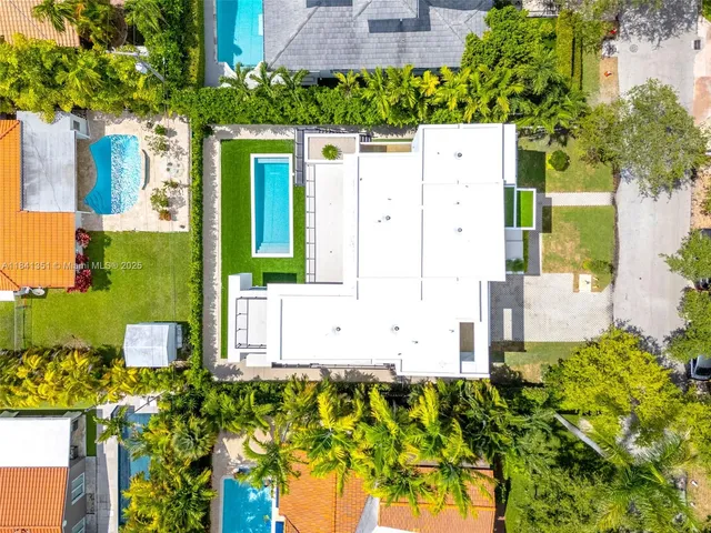 $6,655,000 | 285 Woodcrest Road, Key Biscayne, FL 33149