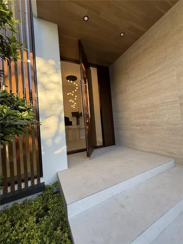 $6,655,000 | 285 Woodcrest Road, Key Biscayne, FL 33149