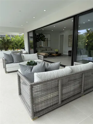 $6,655,000 | 285 Woodcrest Road, Key Biscayne, FL 33149