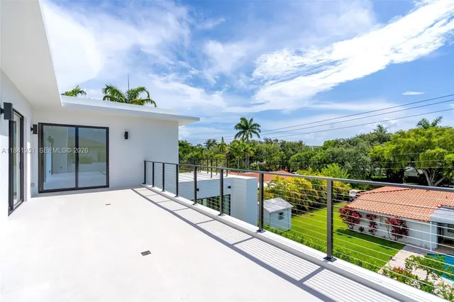 $6,655,000 | 285 Woodcrest Road, Key Biscayne, FL 33149