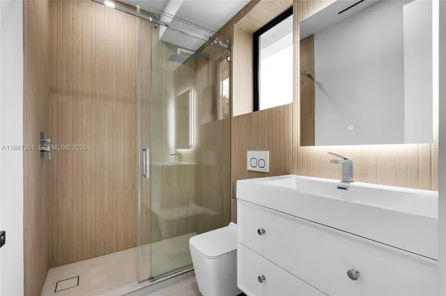 $6,655,000 | 285 Woodcrest Road, Key Biscayne, FL 33149