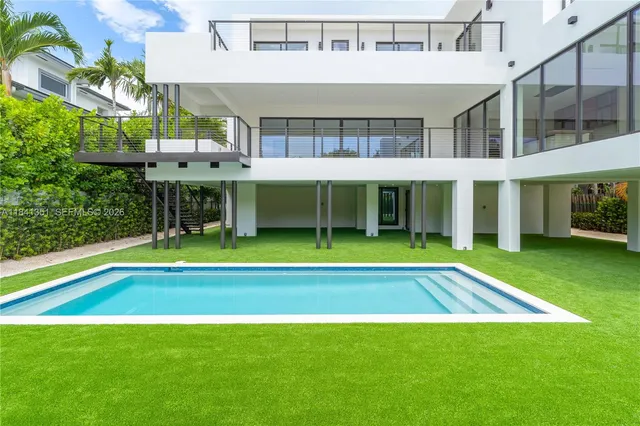 $6,655,000 | 285 Woodcrest Road, Key Biscayne, FL 33149