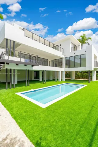 $6,655,000 | 285 Woodcrest Road, Key Biscayne, FL 33149
