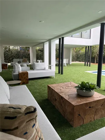 $6,655,000 | 285 Woodcrest Road, Key Biscayne, FL 33149