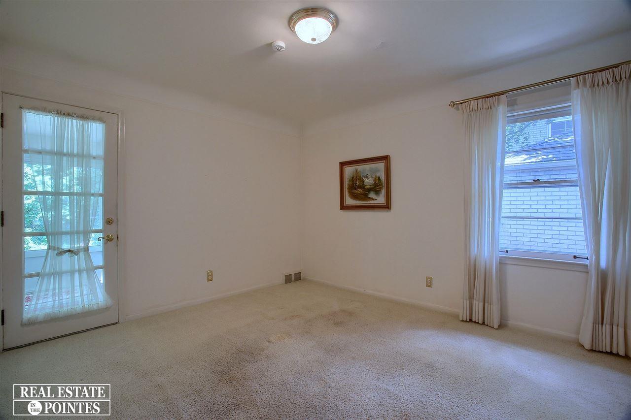 1680 Oxford Road Grosse Pointe Woods, MI 48236 - Photo 16 of 30