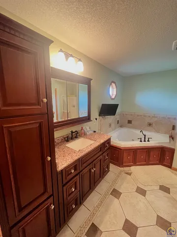 $260,000 | 113 Osage Street, Reading, KS 66868