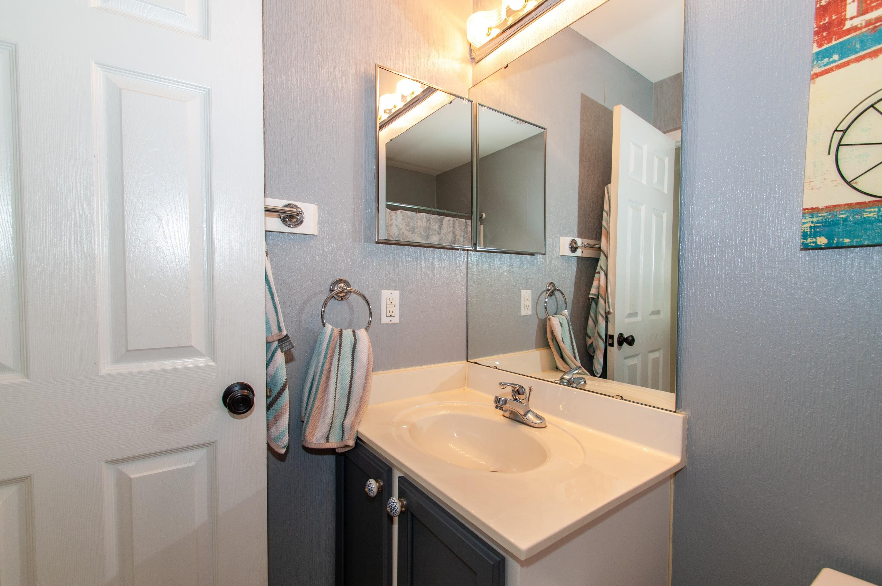 5224 Fairmead Circle Raleigh, NC 27613 - Photo 23 of 37 Guest Bath