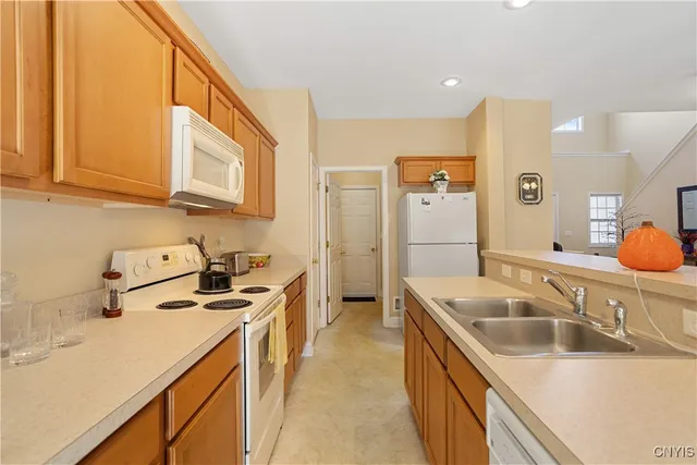 $274,900 | 4232 Sandbar Lane, Clay, NY 13090