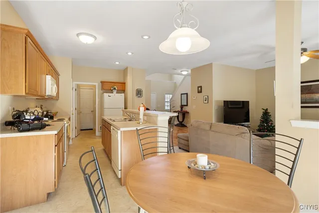 $274,900 | 4232 Sandbar Lane, Clay, NY 13090