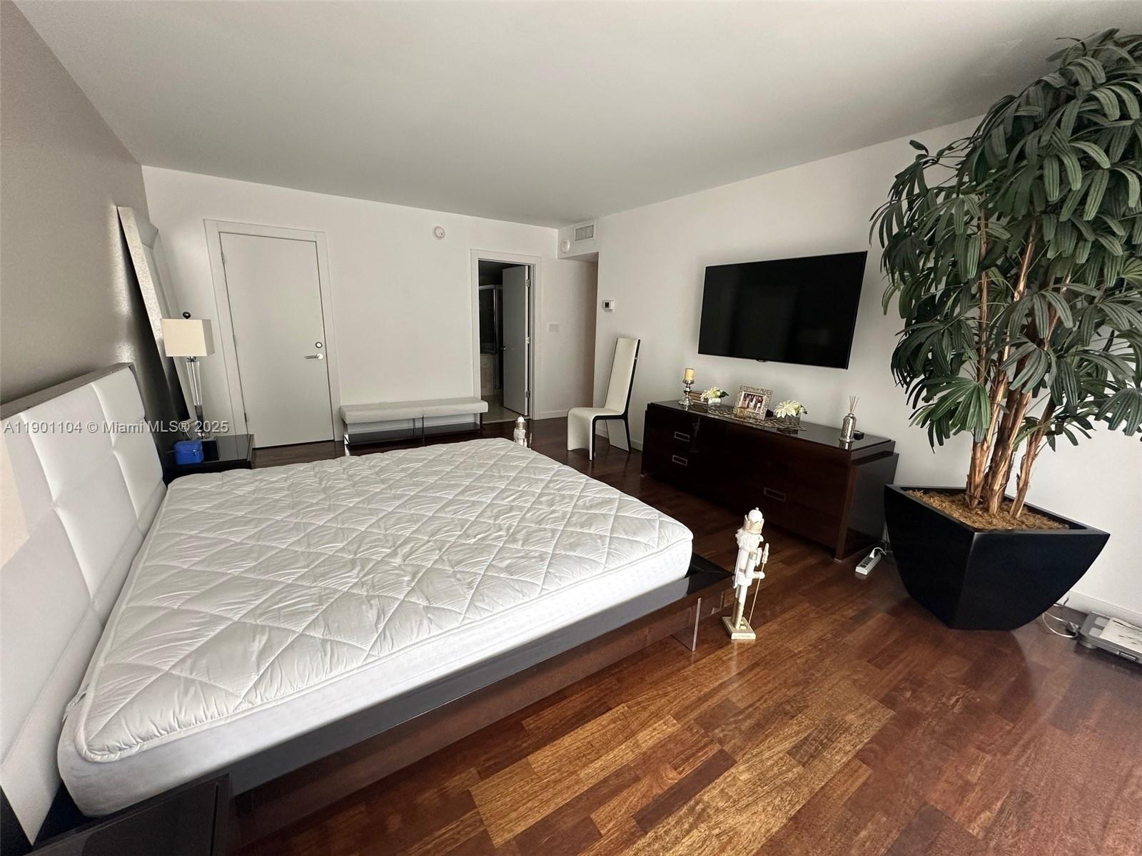 5600 Collins Avenue, Unit 9E Miami Beach, FL 33140 - Photo 21 of 55