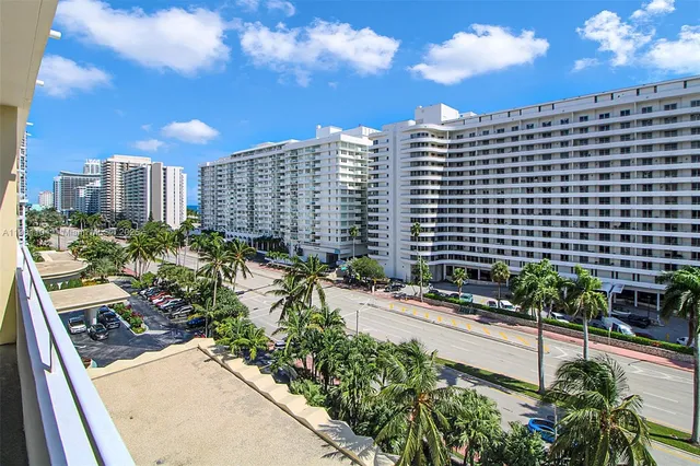 $829,000 | 5600 Collins Avenue, Unit 9E, Miami Beach, FL 33140