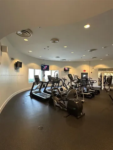 $829,000 | 5600 Collins Avenue, Unit 9E, Miami Beach, FL 33140