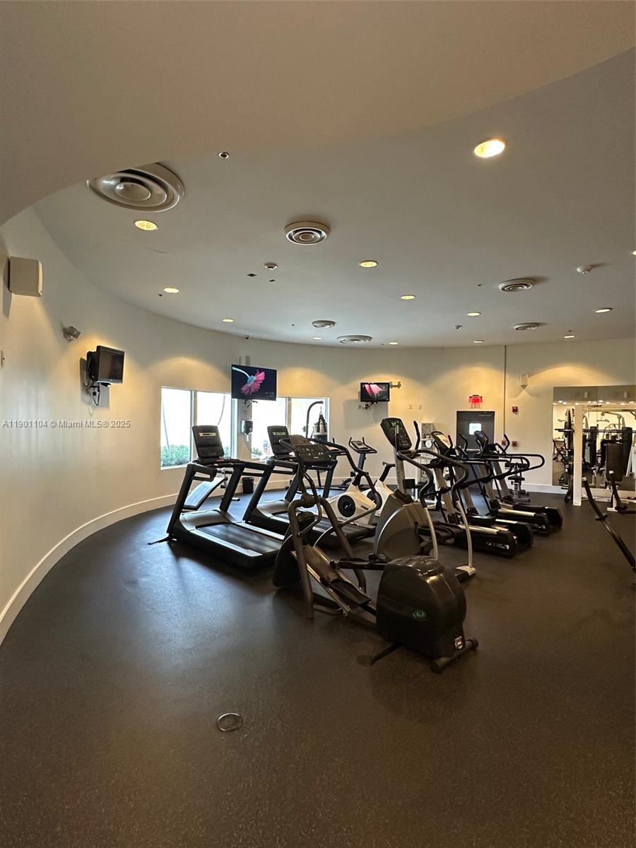 5600 Collins Avenue, Unit 9E Miami Beach, FL 33140 - Photo 44 of 55