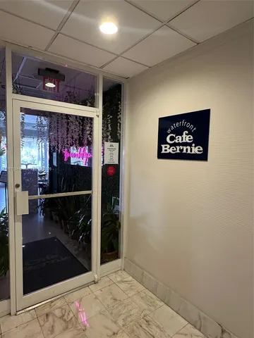 $829,000 | 5600 Collins Avenue, Unit 9E, Miami Beach, FL 33140