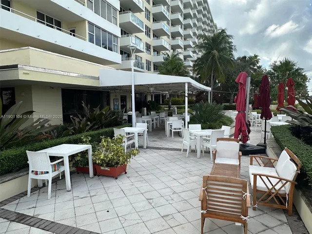 $829,000 | 5600 Collins Avenue, Unit 9E, Miami Beach, FL 33140