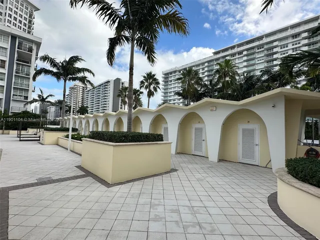 $829,000 | 5600 Collins Avenue, Unit 9E, Miami Beach, FL 33140