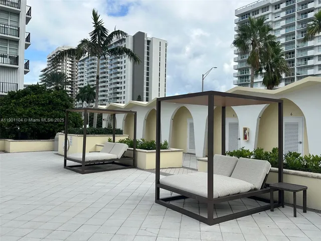 $829,000 | 5600 Collins Avenue, Unit 9E, Miami Beach, FL 33140
