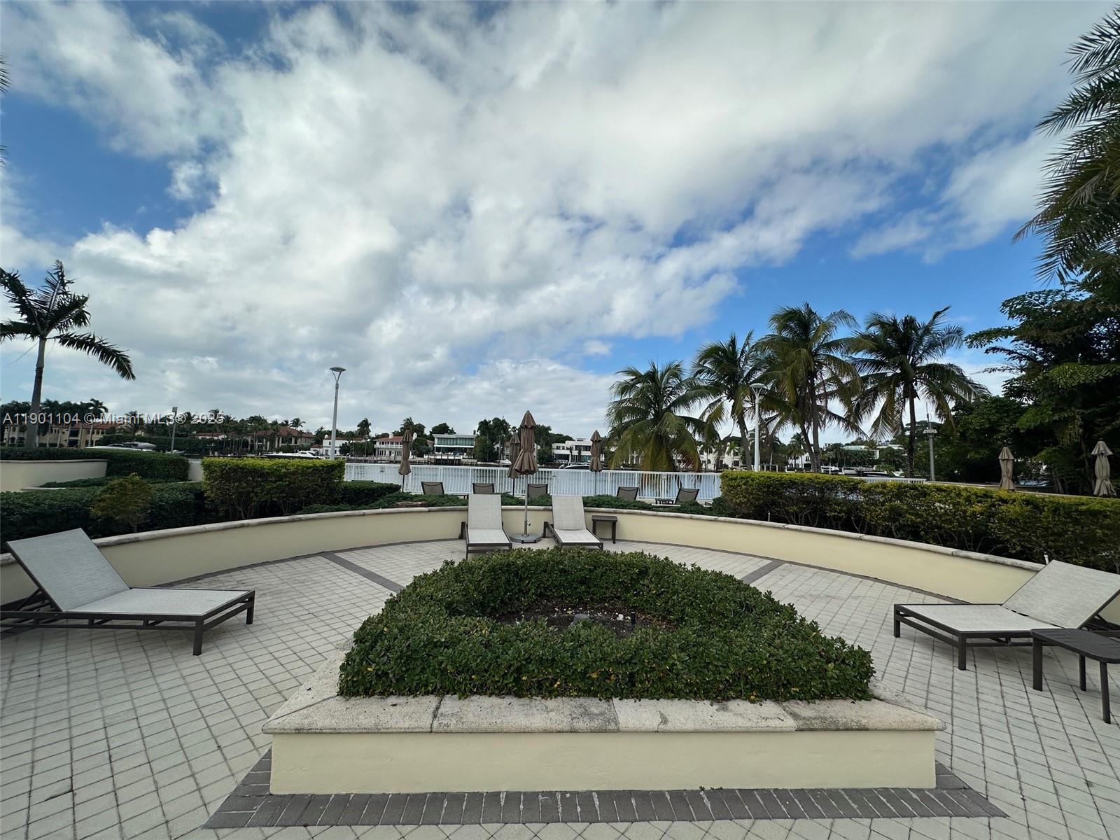 5600 Collins Avenue, Unit 9E Miami Beach, FL 33140 - Photo 51 of 55 Pool area