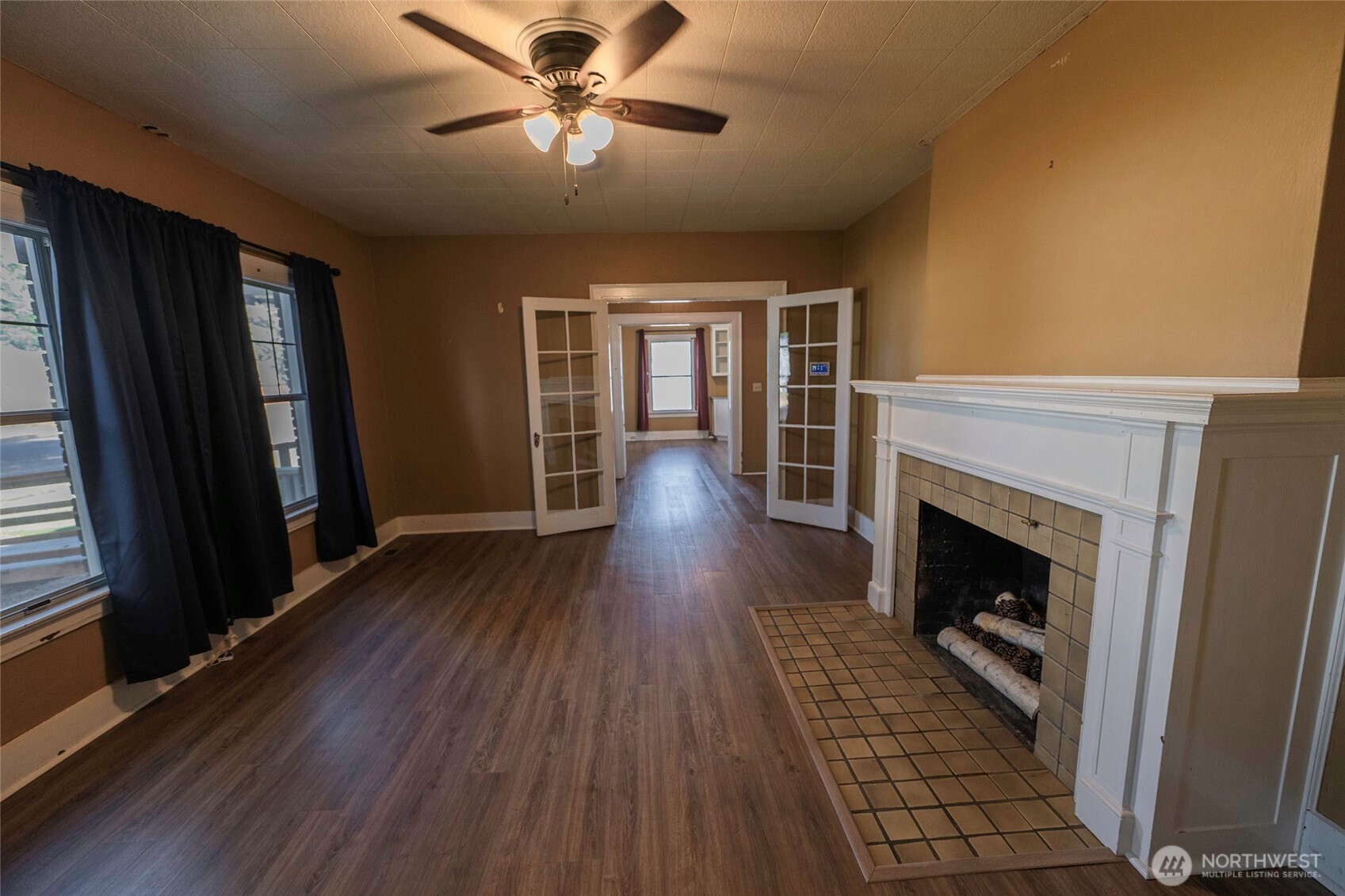 202 West 1st Street Prescott, WA 99348 - Photo 11 of 40 wooden floor in an empty room with a fireplace