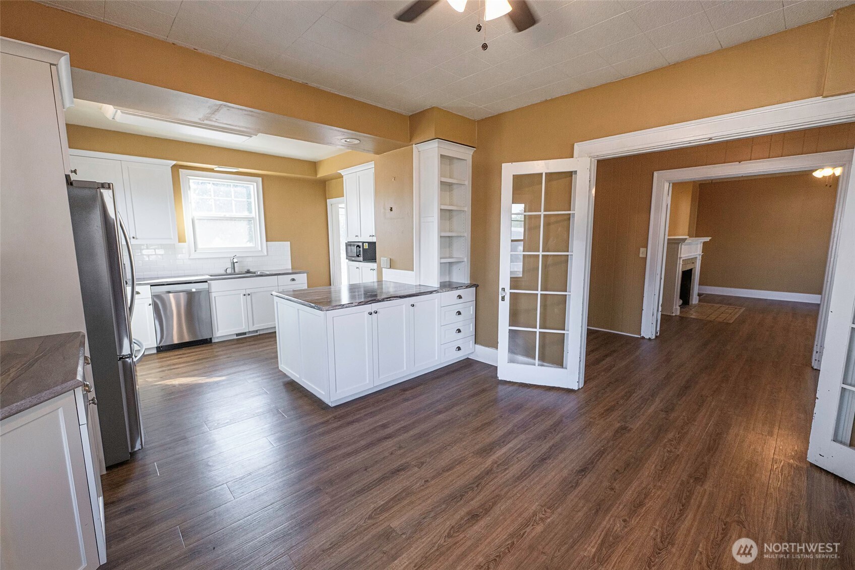 202 West 1st Street Prescott, WA 99348 - Photo 14 of 40 a living room with stainless steel appliances furniture and a wooden floor