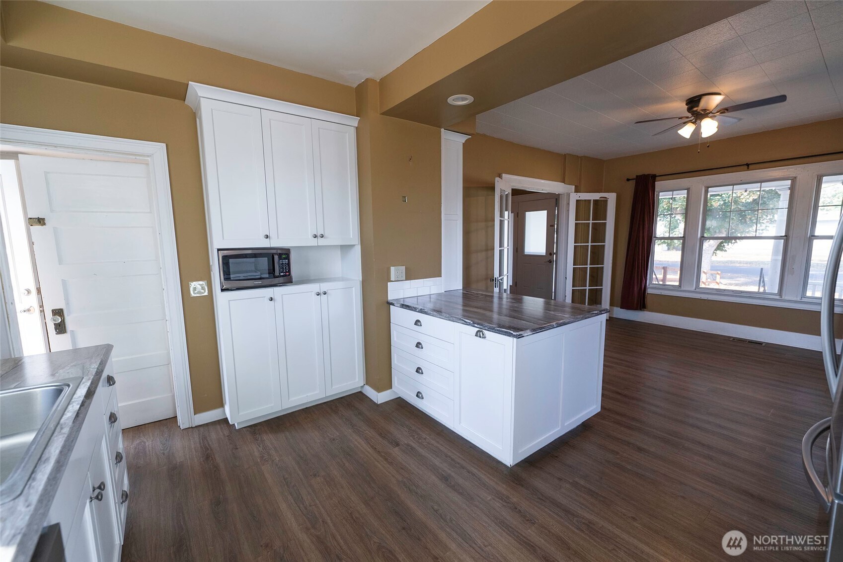 202 West 1st Street Prescott, WA 99348 - Photo 15 of 40 a room with wooden floors and white walls