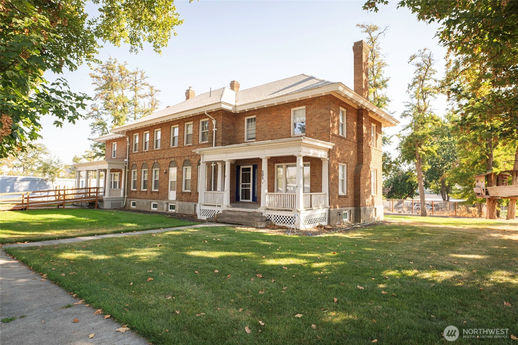 202 West 1st Street Prescott, WA 99348 - Photo 3 of 40 a front view of a house with a yard