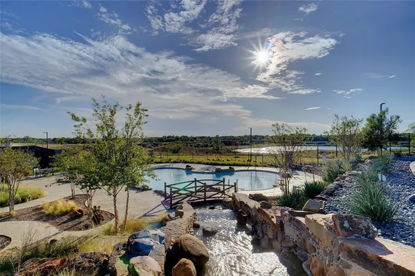 a picture of lake view