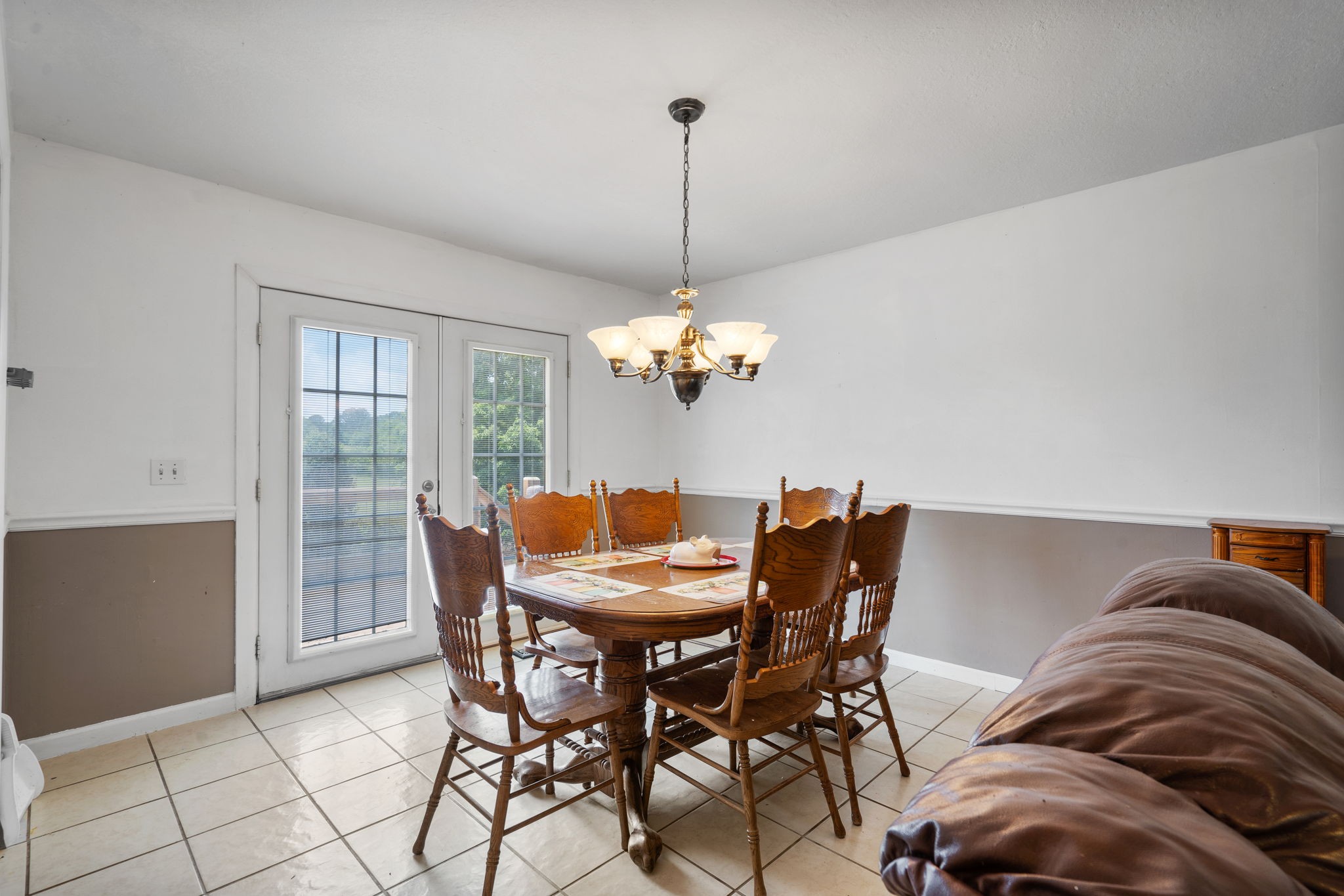 277 Harrison Road Spring City, TN 37381 - Photo 15 of 36 a dining room with furniture and window
