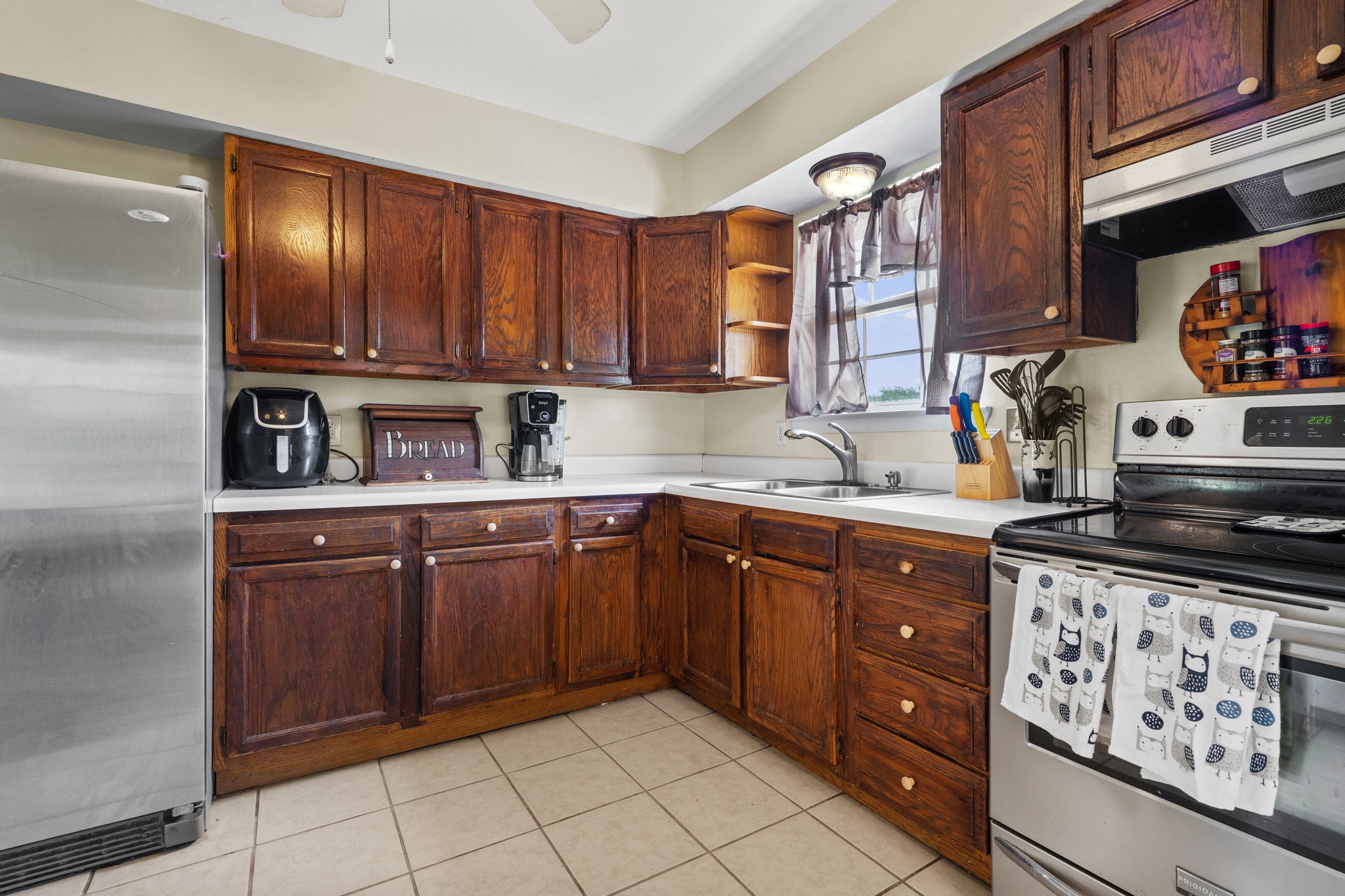 277 Harrison Road Spring City, TN 37381 - Photo 18 of 36 a kitchen with stainless steel appliances granite countertop a sink stove and cabinets