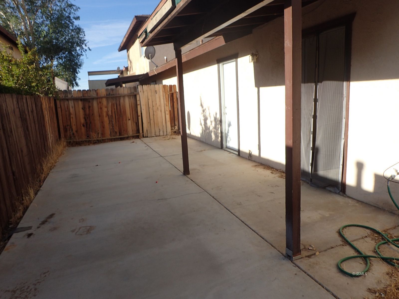 941 West Perdew Avenue Ridgecrest, CA 93555 - Photo 4 of 12 a view of an outdoor space and balcony