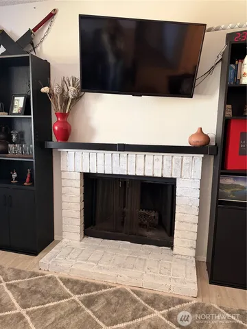 a view of entryway with a front door