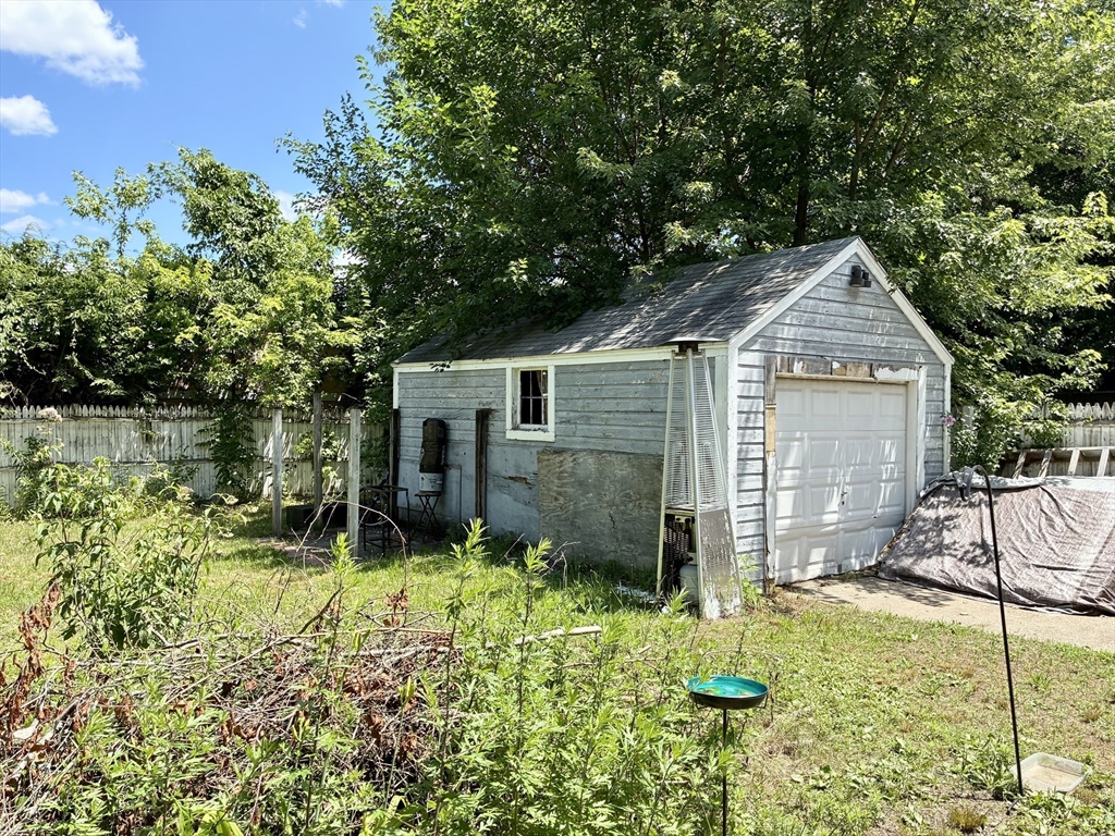 73 Prentice Street Springfield, MA 01104 - Photo 31 of 33