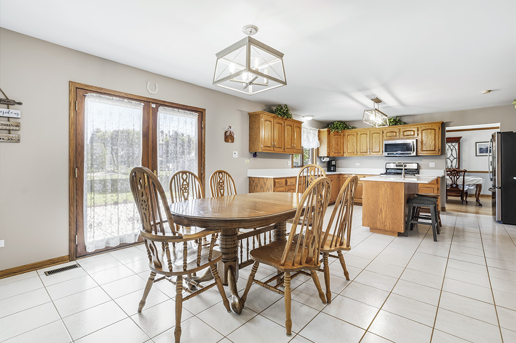 705 Ridgefield Road New Lenox, IL 60451 - Photo 10 of 35
