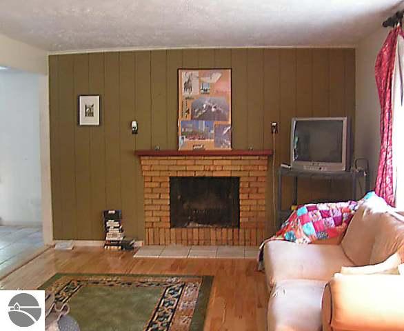 6965 South Dunns Farm Road Maple City, MI 49664 - Photo 6 of 9 1669333-5.JPG