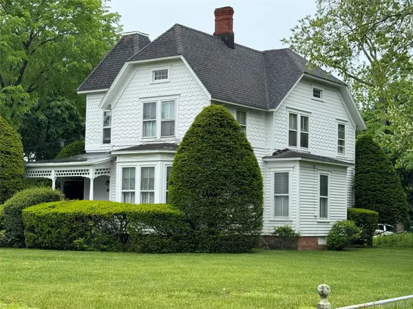 $1,250,000 | 454 Main Street, Center Moriches, NY 11934