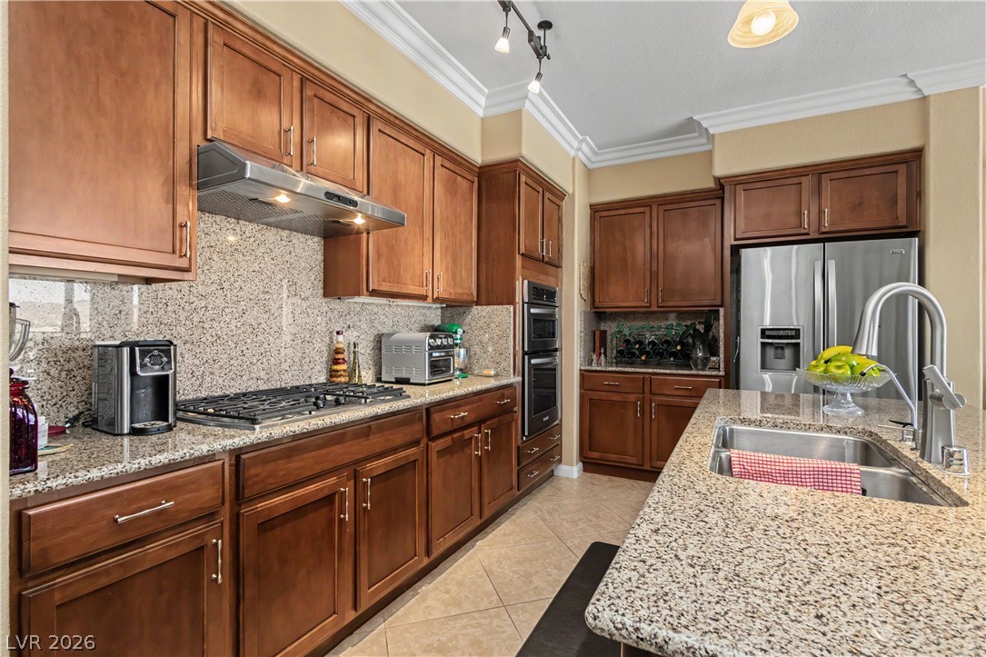 2555 Hampton Road, Unit 3308 Henderson, NV 89052 - Photo 21 of 65 Culinary delights await in this gourmet kitchen, showcasing ample cabinetry and pristine stone countertops.