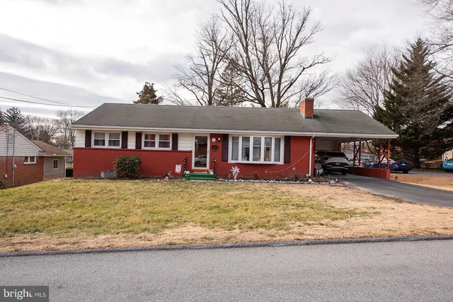 $340,000 | 408 Fairway Drive, Lancaster, PA 17603