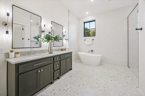 $10,500 | 431 West 30th Street, Houston, TX 77018