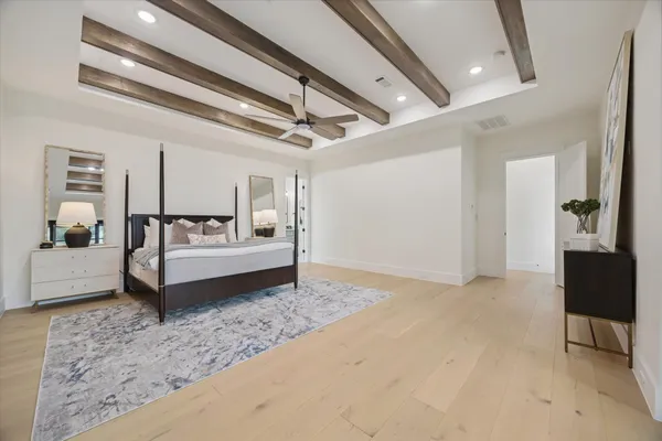 $10,500 | 431 West 30th Street, Houston, TX 77018