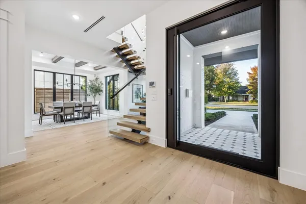 $10,500 | 431 West 30th Street, Houston, TX 77018