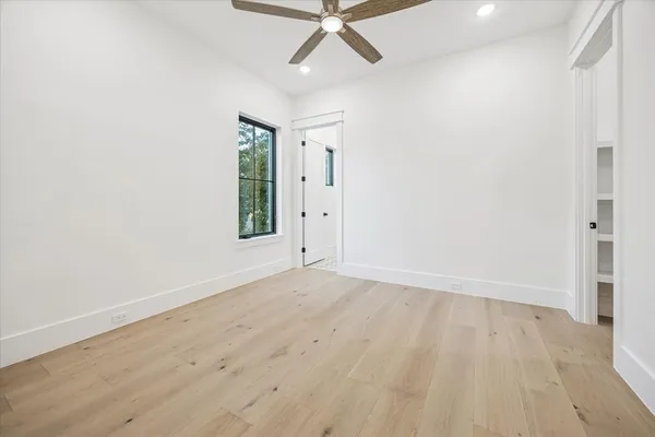 $10,500 | 431 West 30th Street, Houston, TX 77018