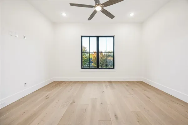 $10,500 | 431 West 30th Street, Houston, TX 77018