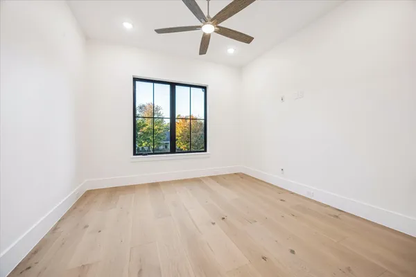 $10,500 | 431 West 30th Street, Houston, TX 77018