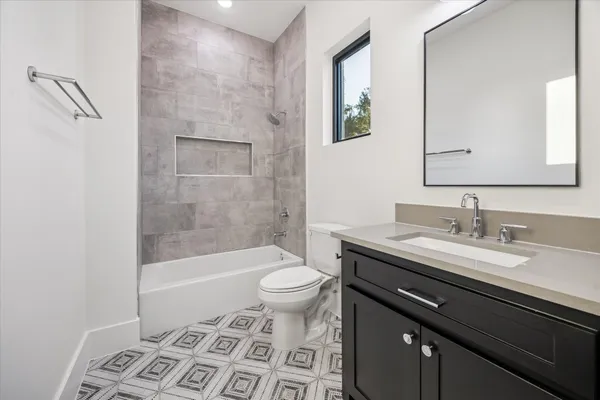 $10,500 | 431 West 30th Street, Houston, TX 77018