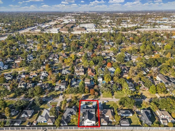 $10,500 | 431 West 30th Street, Houston, TX 77018