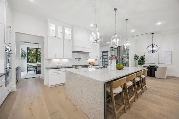 $10,500 | 431 West 30th Street, Houston, TX 77018