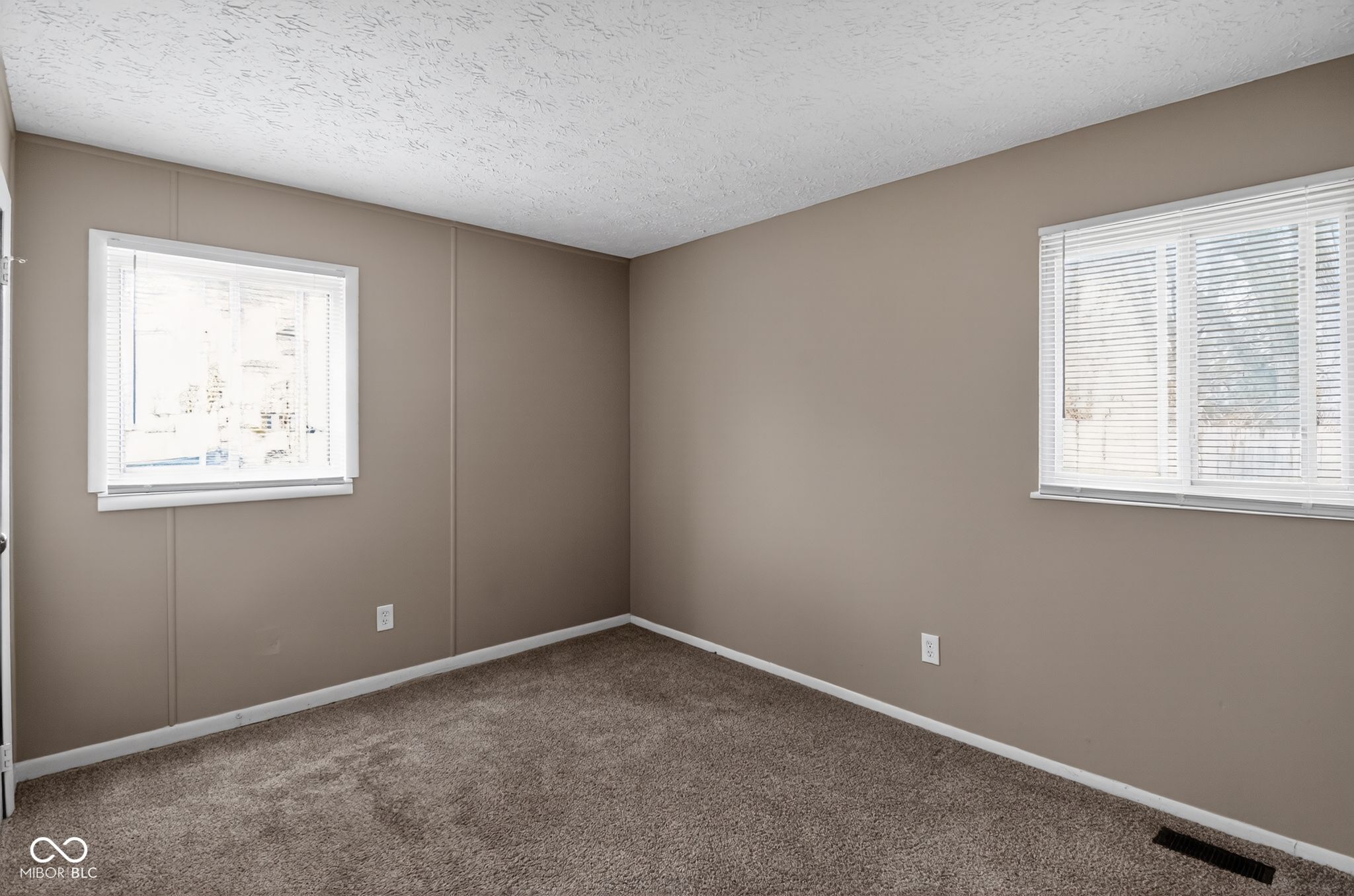 10013 Ridgefield Drive Indianapolis, IN 46235 - Photo 11 of 31