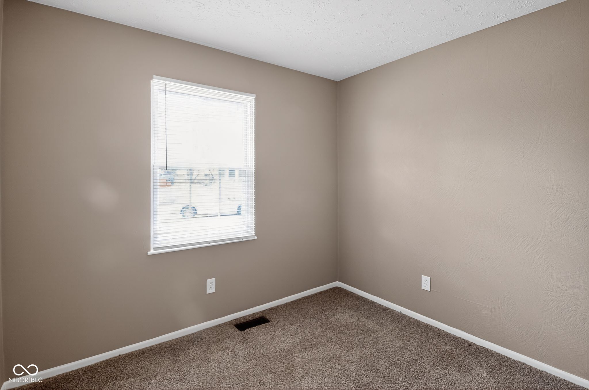 10013 Ridgefield Drive Indianapolis, IN 46235 - Photo 13 of 31